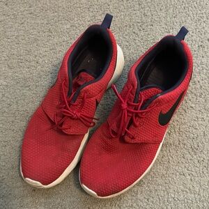 Red Nike rosche